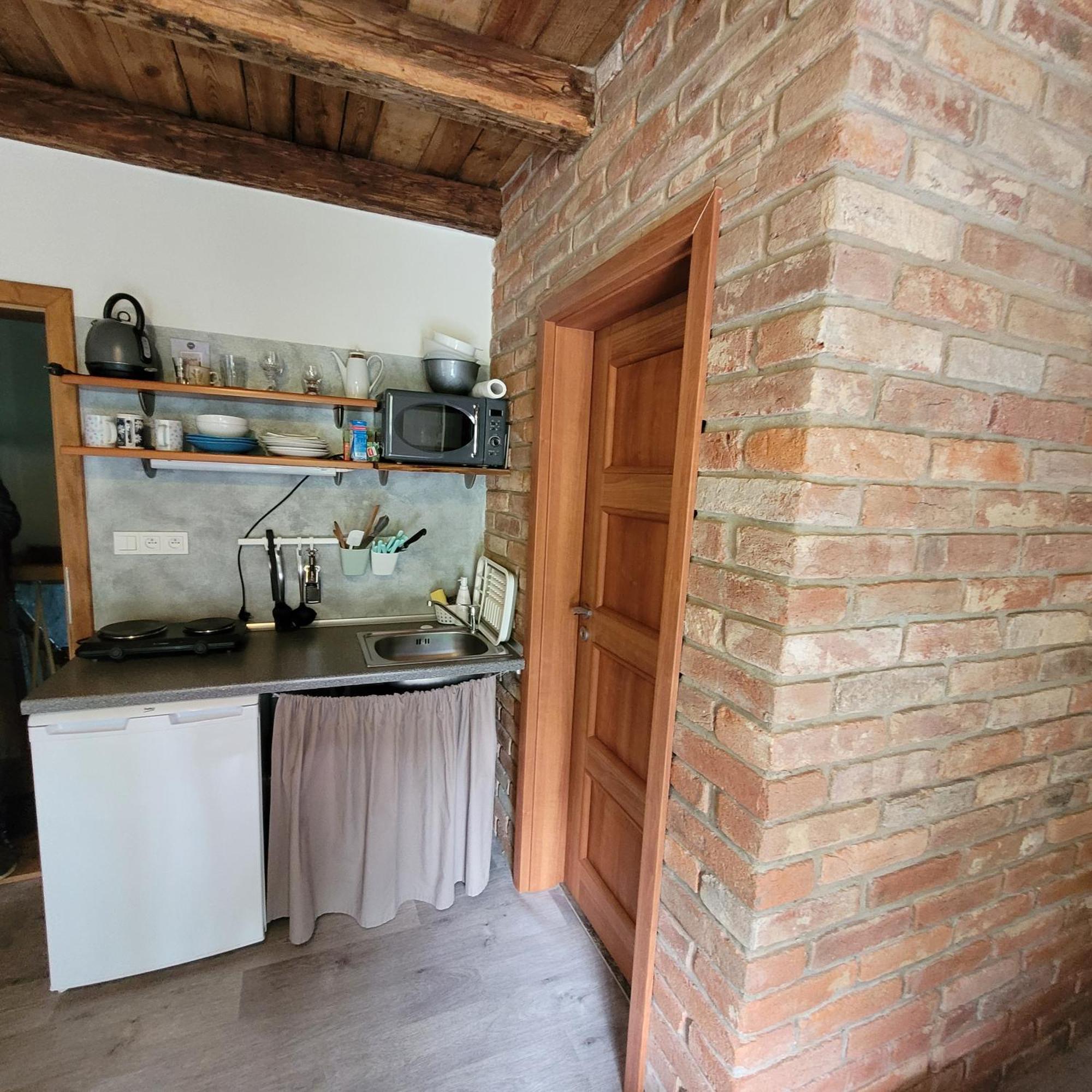 Chloumek Apartamento Bela  Exterior foto