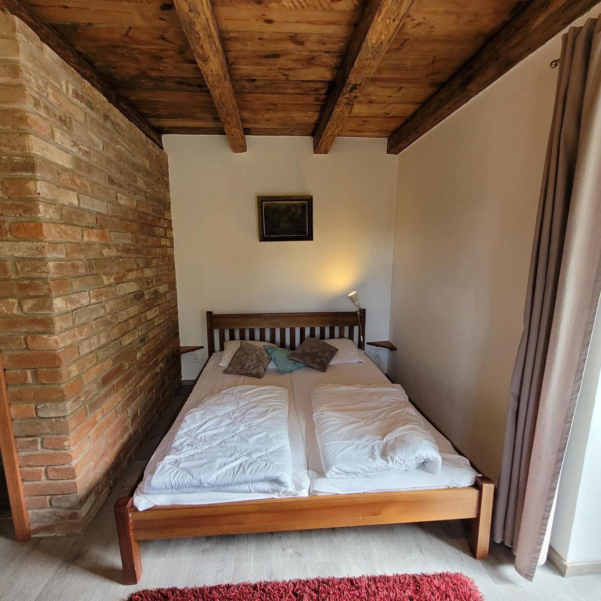 Chloumek Apartamento Bela  Exterior foto
